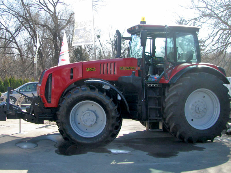 Tractor MTZ 3522 la expozitia Moldagrotech 2014