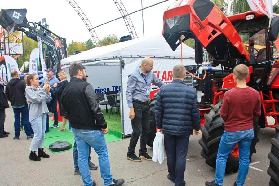 La Moldagrotech Autumn fermierilor moldoveni au fost demonstrate tractoarele Belarus