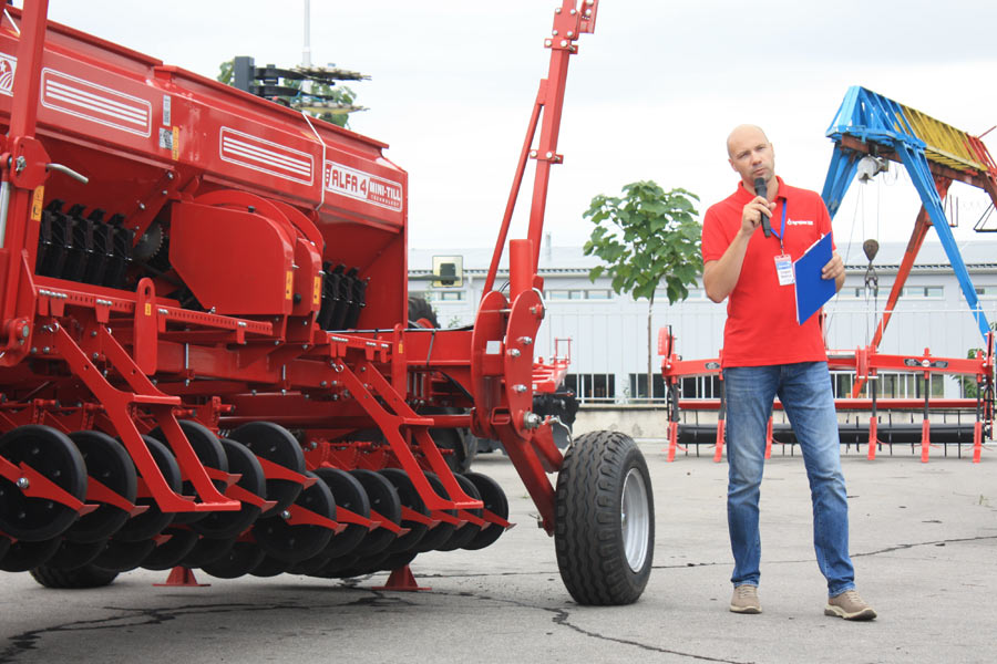 Tractoarele Belarus au fost prezentate împreună cu produsele noi la Stăuceni