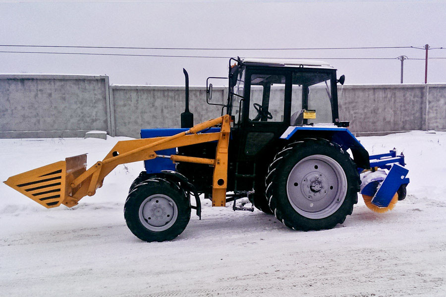 Трактор на базе Беларус 82.1 - оптимальное решение для уборки снега