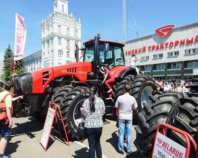 Belarus приглашает! Побудь в роли рабочего индустриальной эпохи