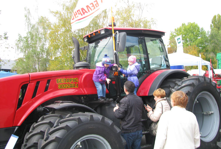 Tractor Belarus-3022 